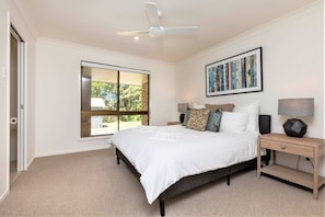 3 bedrooms, desk, iron/ironing board, WiFi