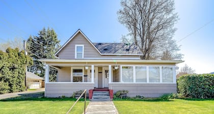 Charming Home w/ Fast WiFi, a Private Washer/Dryer, & Two Kitchens
