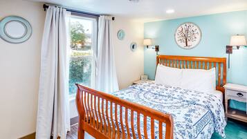 2 bedrooms, iron/ironing board, free internet, bed sheets