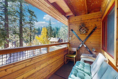 Well-Equipped Second-Level Studio w/Free WiFi, Balcony, & Shared Outdoor Pool