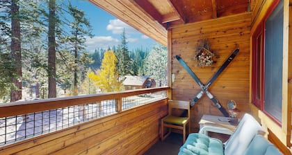 Well-Equipped Second-Level Studio w/Free WiFi, Balcony, & Shared Outdoor Pool