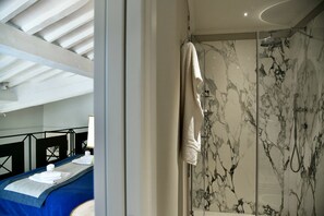 Shower, hair dryer, bidet - Nice apartment for 2 guests with WIFI, A/C, TV, patio and panoramic view (Florence)