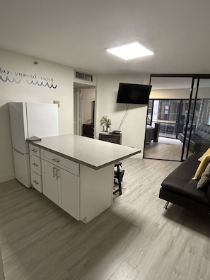 Interior - Heart of Downtown 1 bedroom 1 bath condo 1 reserved parking (Honolulu)