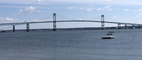 Perto da praia, espreguiçadeiras