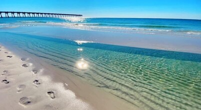 Ocean Front Penthouse Suite Panoramic Views of Gulf,Pensacola Beach,Pier, & Bay