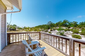 Property grounds - Beachy Duplex w/ Full Kitchen, High-Speed WiFi, Central AC, and Washer/Dryer! (Dauphin Island)