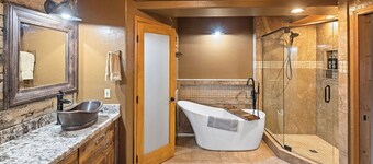 Summer Retreat, Dog Friendly, Fenced Yard, Hot Tub, Game Room, Fire Pit