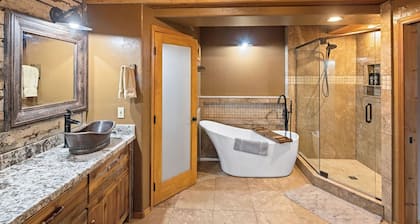 Summer Retreat, Dog Friendly, Fenced Yard, Hot Tub, Game Room, Fire Pit