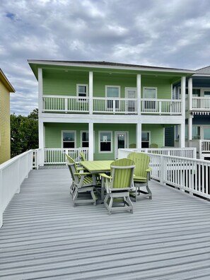 Property grounds - “Reeling Em Inn” waterfront home on the Colorado River. Boat slip included. (Matagorda)