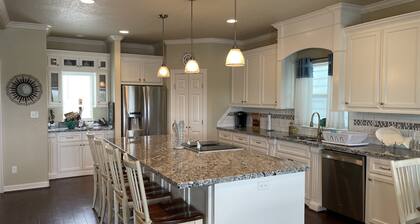 “Reeling Em Inn” waterfront home on the Colorado River. Boat slip included.