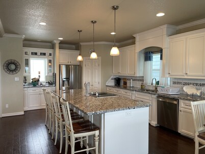 “Reeling Em Inn” waterfront home on the Colorado River. Boat slip included.