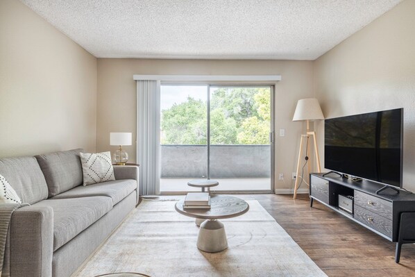 Tv, pejs, stereoanlæg