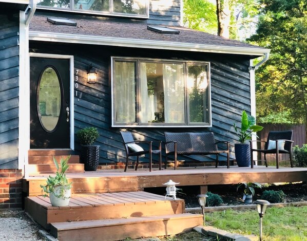 Exterior - Light & airy home w/private hot tub on golf course (Quinton)