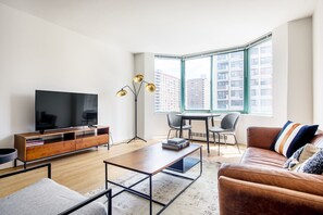 Fernseher, Stereoanlage