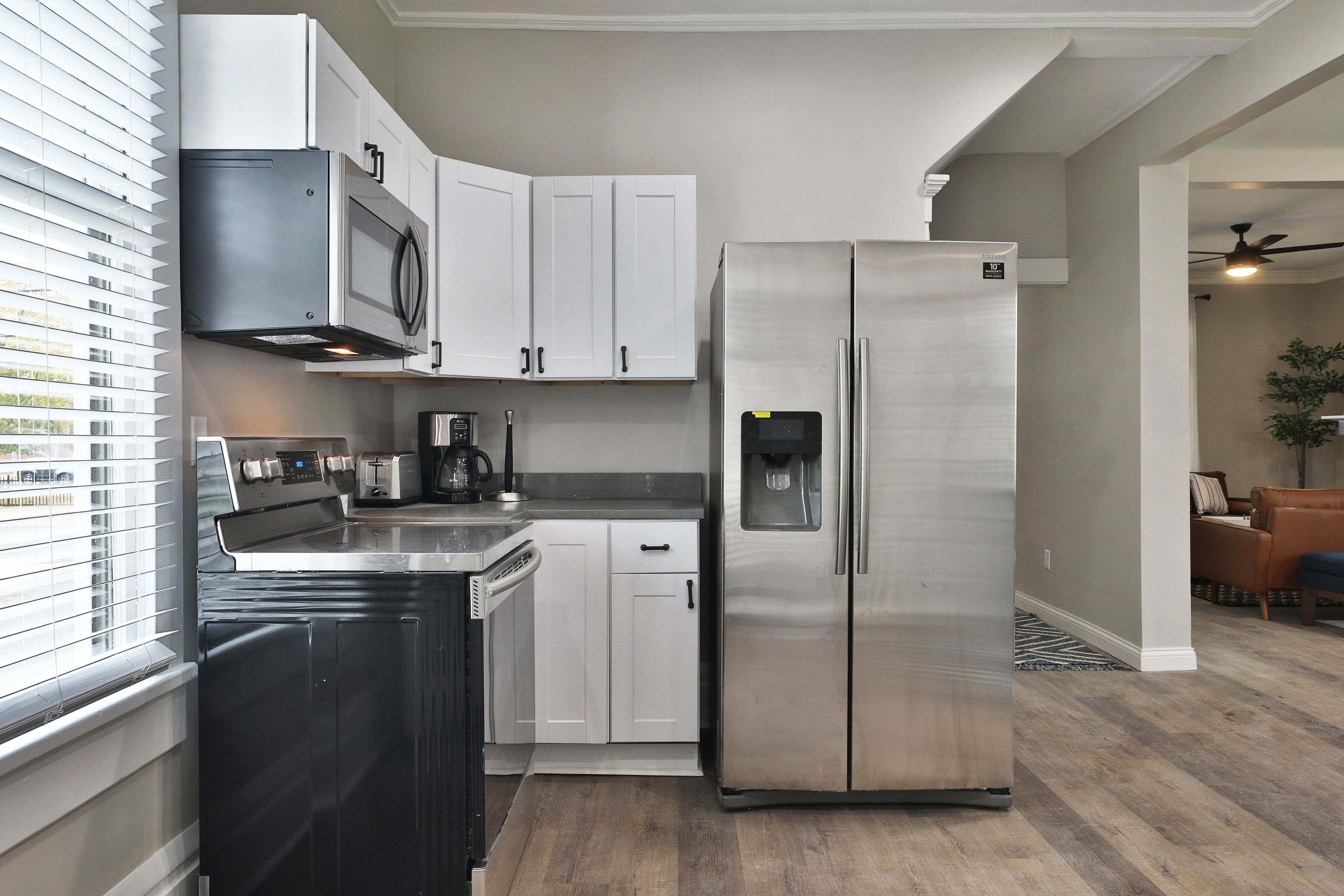 ★ Trendy Spot Newly Remodeled in the <3 of it all!