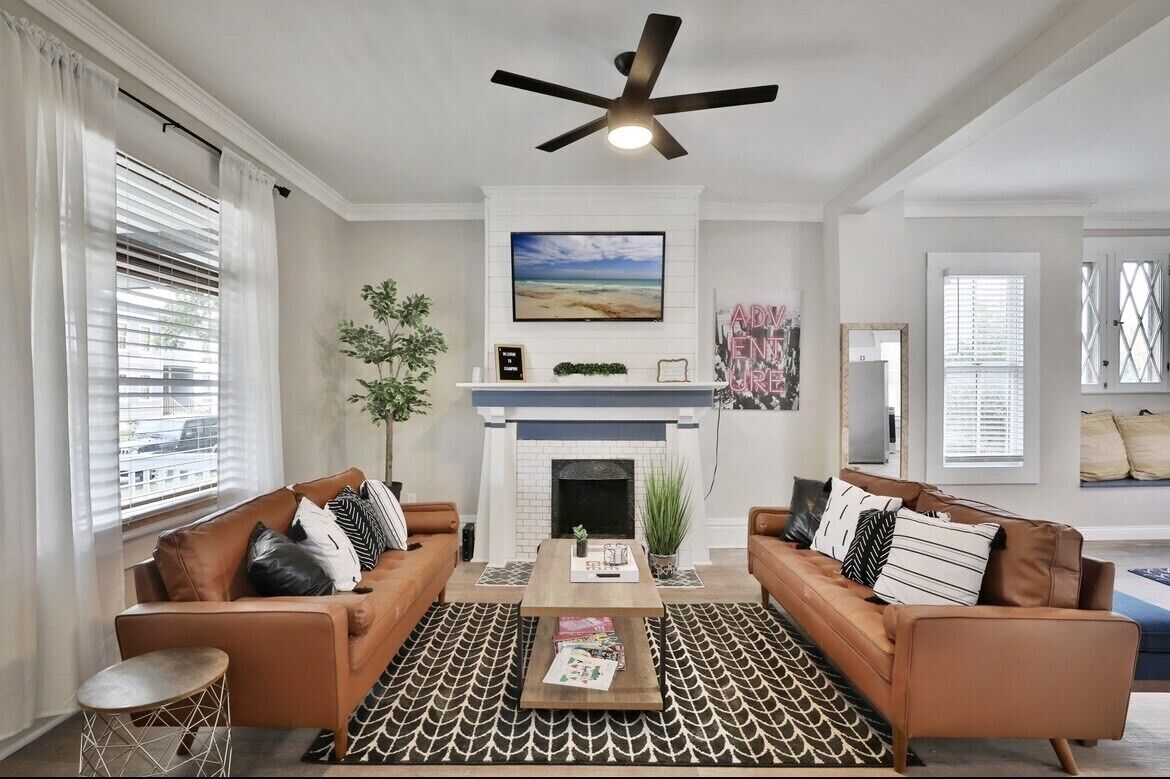 ★ Trendy Spot Newly Remodeled in the <3 of it all!