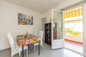 Outdoor dining - City Apartment, Lugano, Switzerland (Lugano)