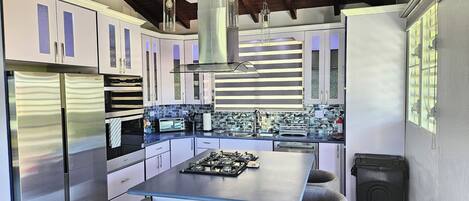 冰箱、微波炉、烤箱、炉灶