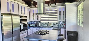 Fridge, microwave, oven, stovetop - Modern Updated Hillside Escape + Near Town + Backup Solar + Oceanview (Charlotte Amalie)