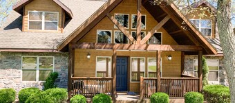 ONE Minute from Silver Dollar City! INDOOR Pool!