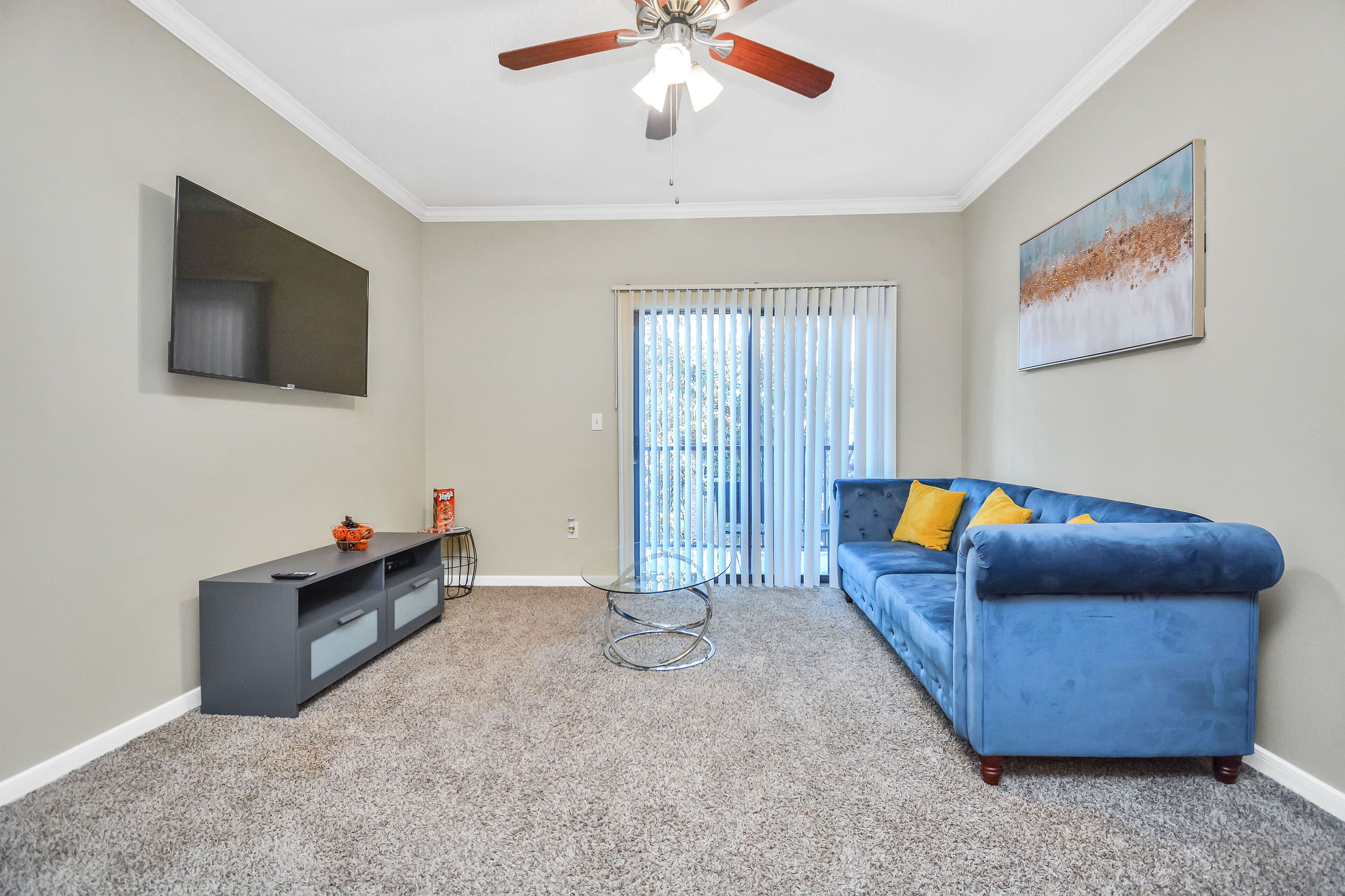 Experience Houston at The Luxury Blue Chateau| Near NRG-Ent Apt