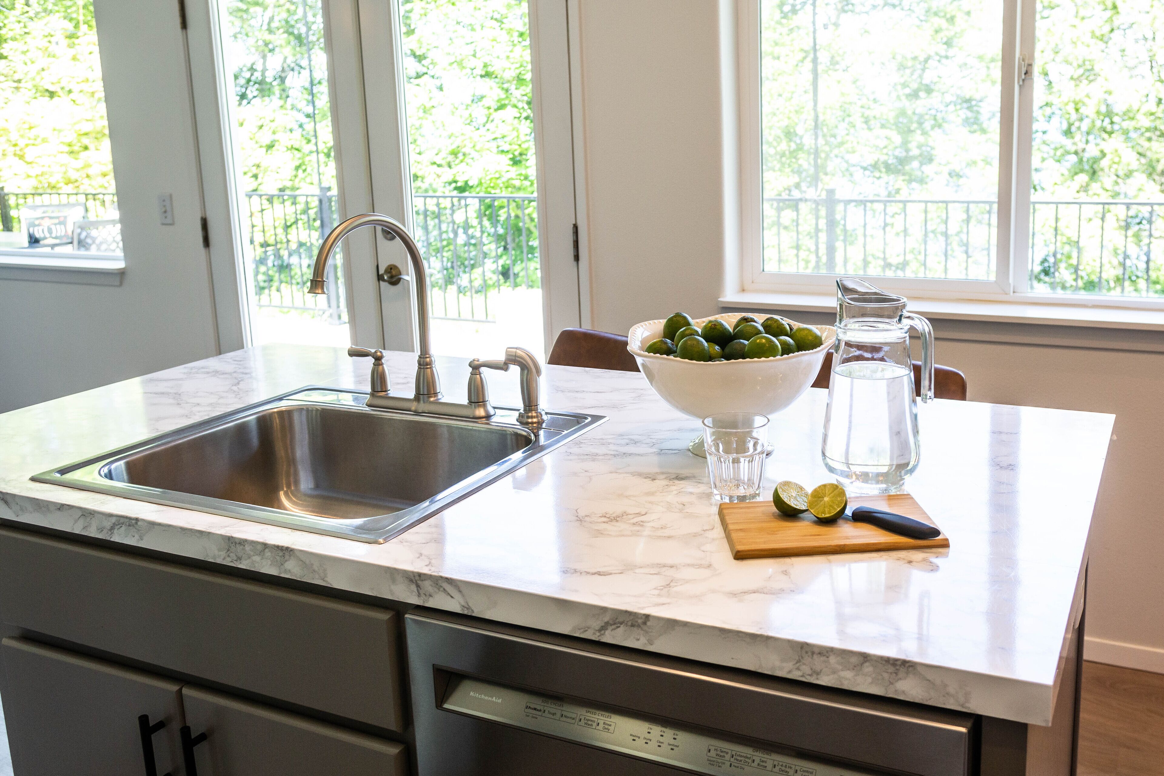 Booking Fall Now! Gorgeous View Home, Beach and ODT / Hot Tub / Dog Friendly