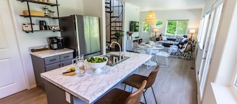 Booking Fall Now! Gorgeous View Home, Beach and ODT + Hot Tub + Dog Friendly