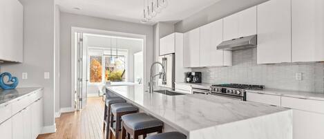 Kühlschrank, Mikrowelle, Geschirrspüler