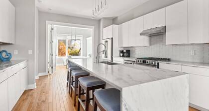 12S ~ Luxury Home ~ 8 Beds ~ 2 Miles Downtown / Broadway ~ Walk to Gulch ~ Private Rooftop ~ Garage