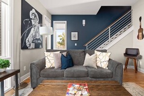 Unclassified image, 4 of 48, button