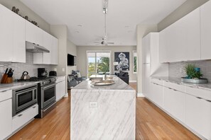 Fridge, microwave, dishwasher, coffee/tea maker