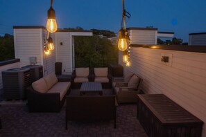 Terrace/patio - 12S ~ Luxury Home ~ 8 Beds ~ 2 Miles Downtown / Broadway ~ Walk to Gulch ~ Private Rooftop ~ Garage (Nashville)