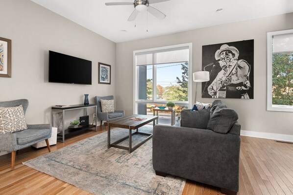 Unclassified image, 1 of 48, button