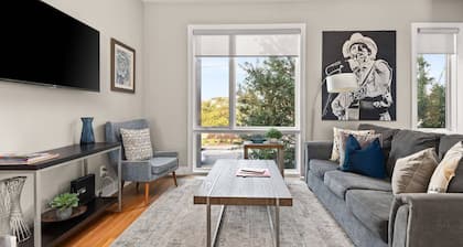 12S ~ Luxury Home ~ 8 Beds ~ 2 Miles Downtown / Broadway ~ Walk to Gulch ~ Private Rooftop ~ Garage