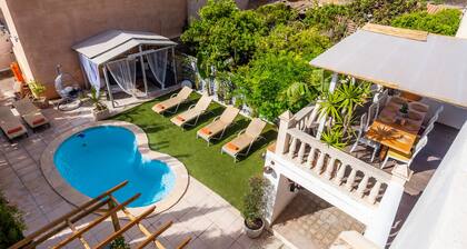 Finca Casa Varna mit Bergblick, Pool, Terrasse & Garten; Parkplatz vorhanden