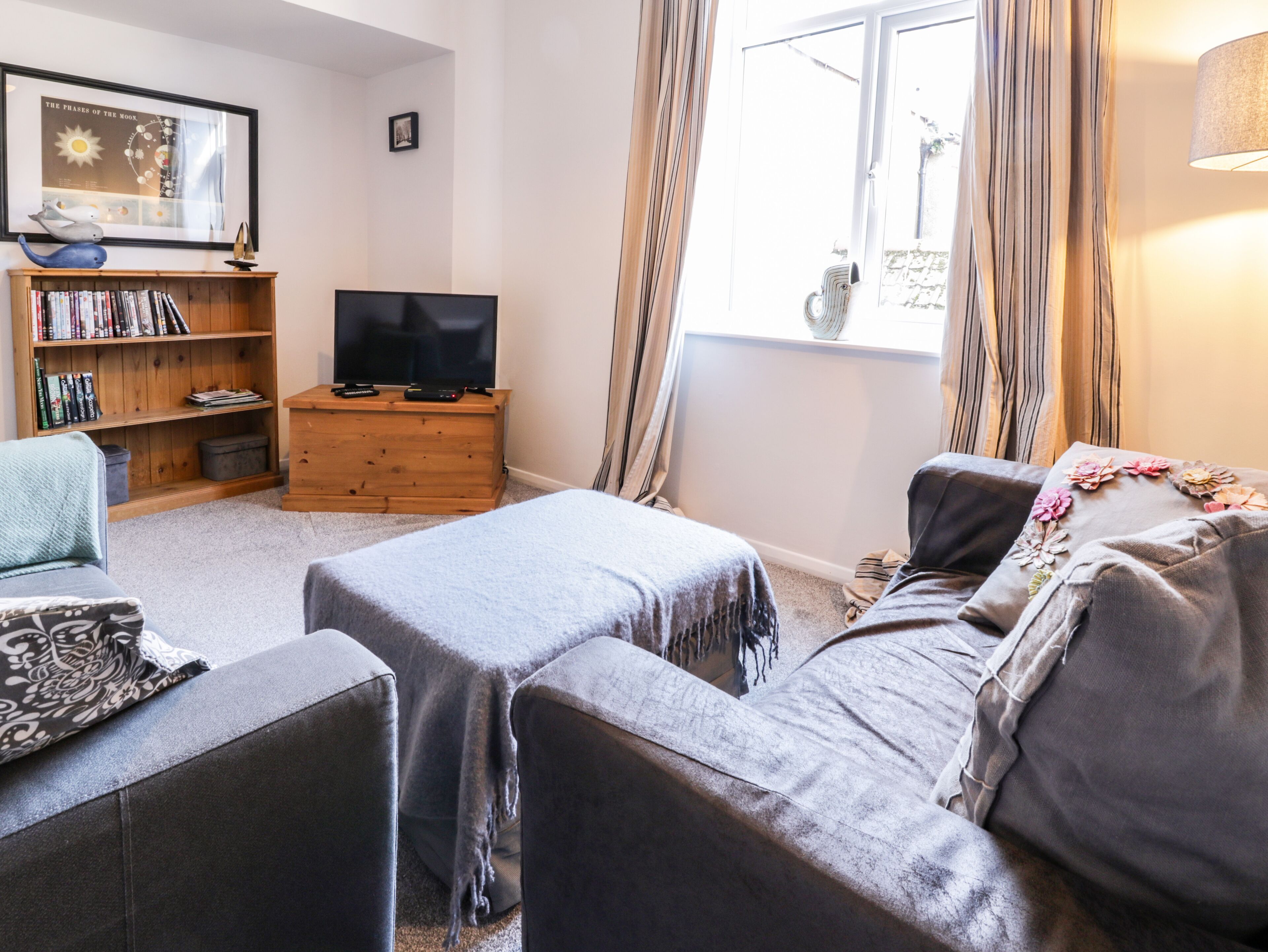 1 BURNS YARD, pet friendly, character holiday cottage in Whitby