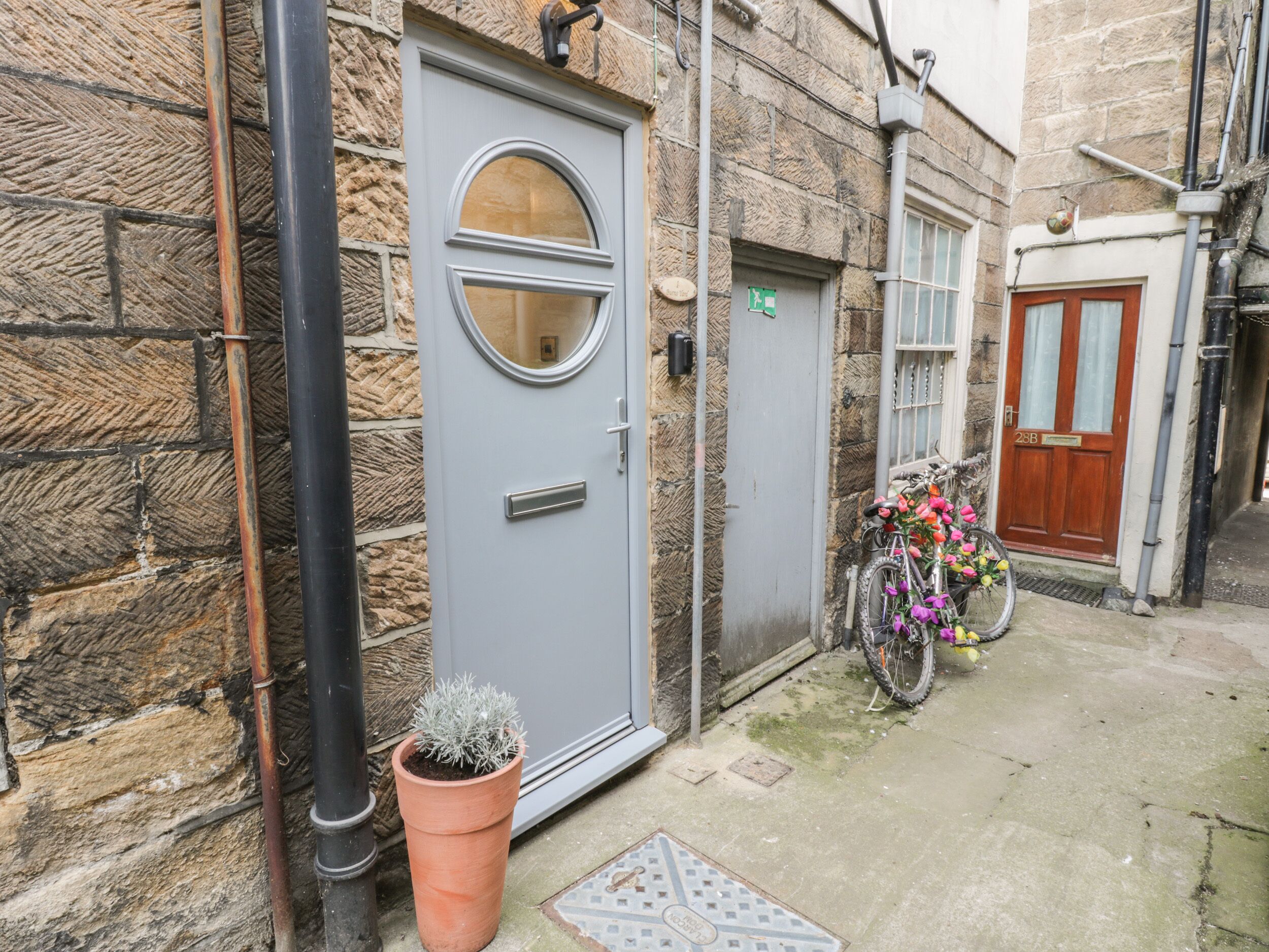 1 BURNS YARD, pet friendly, character holiday cottage in Whitby