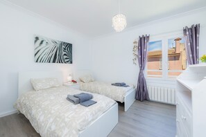 3 camere, una scrivania, ferro/asse da stiro, Wi-Fi gratuito