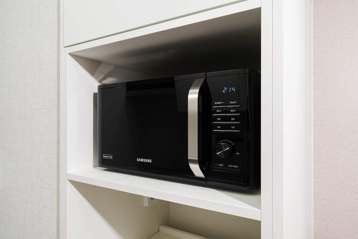 desk, soundproofing, free wifi, bed sheets