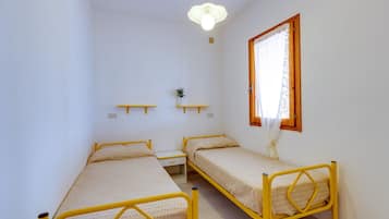 2 Schlafzimmer, Bügeleisen/Bügelbrett, Bettwäsche