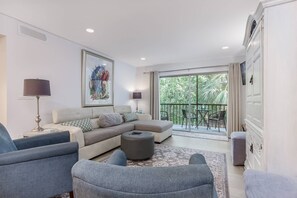 Smart TV - Perfect Monthly Rental | Updated 3-Bedroom Condo | Heated Pools | Short Drive to Beaches (Sarasota)