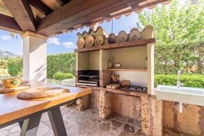 Outdoor dining - Holiday Villa Can Corro with Mountain View, Wi-Fi, A/C, Pool, Garden & Terrace (Alcudia)
