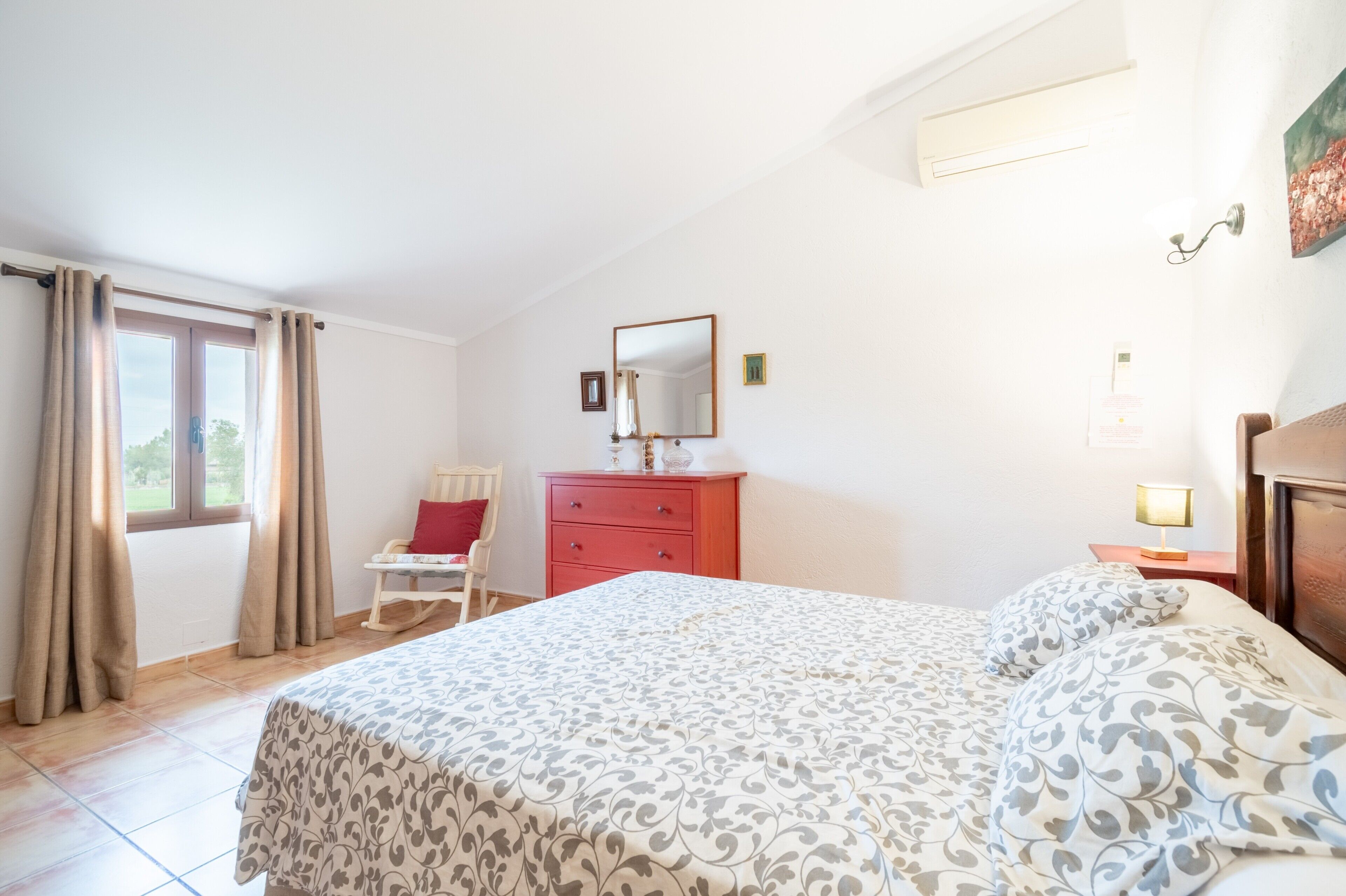 4 habitaciones, tabla de planchar con plancha y wifi gratis 