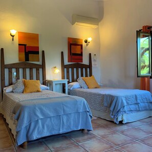 4 chambres, fer et planche à repasser, Wi-Fi gratuit, draps fournis