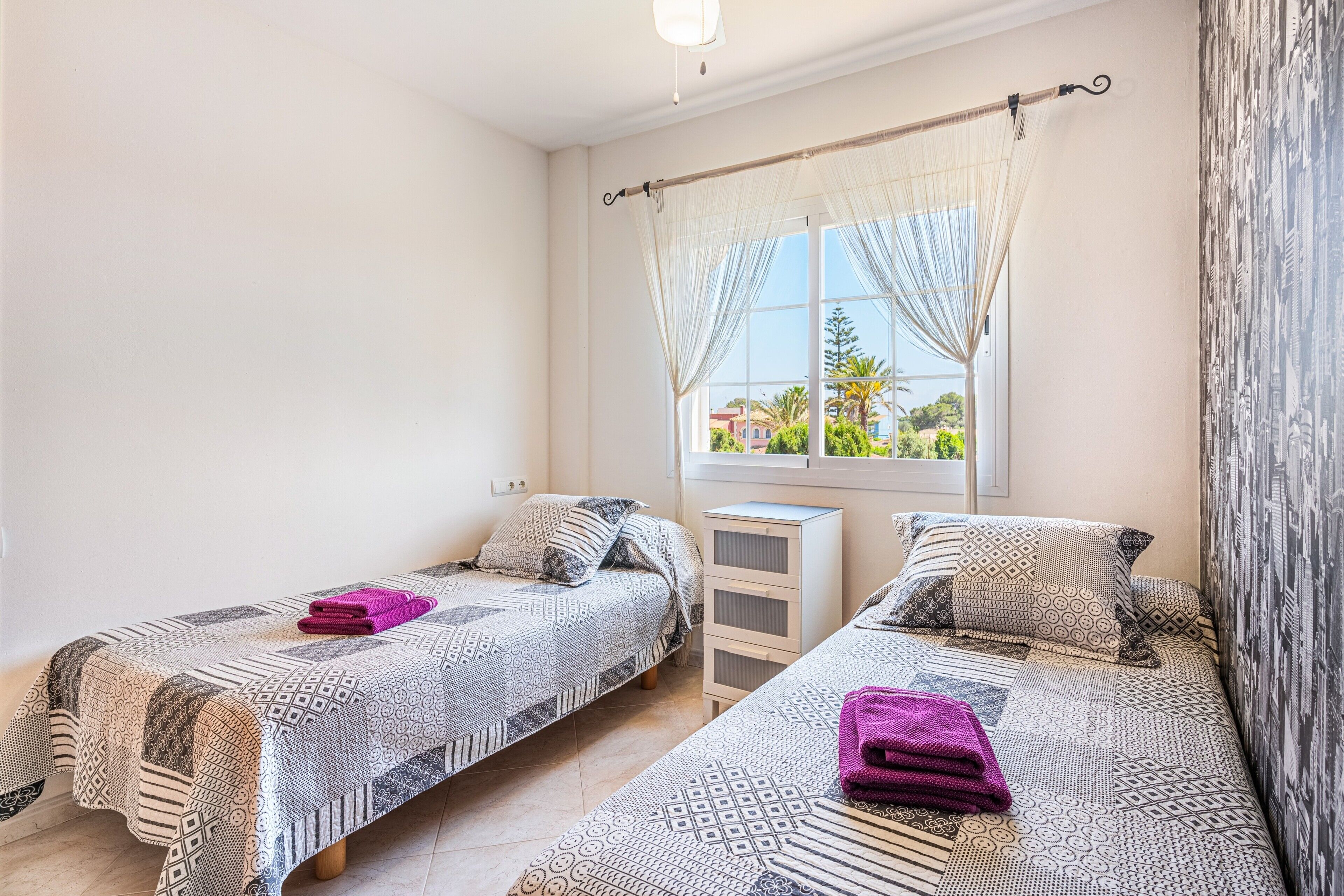 4 habitaciones, tabla de planchar con plancha y wifi gratis 