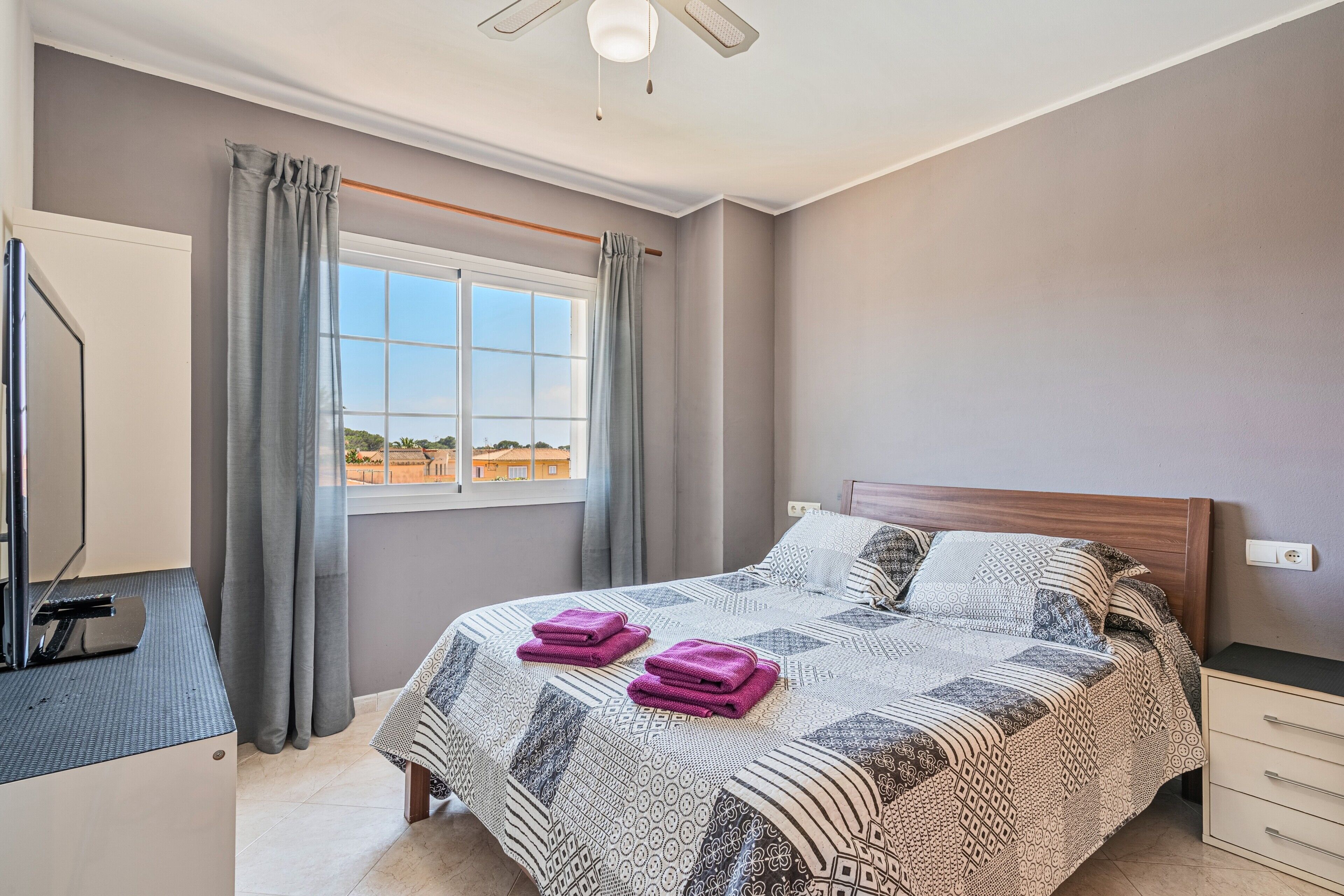 4 chambres, fer et planche à repasser, Wi-Fi gratuit, draps fournis