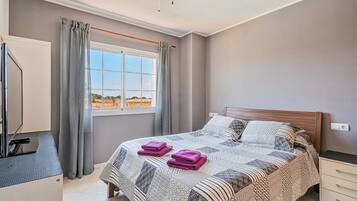 4 chambres, fer et planche à repasser, Wi-Fi gratuit, draps fournis