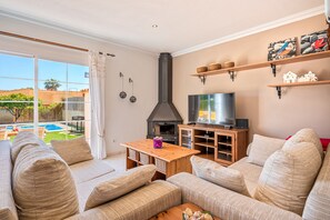 Televisie en een open haard