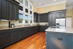 Fridge, microwave, oven, dishwasher - Alta Mira: Porches Galore Among Live Oaks, Only 1/4 Mile From Beach (Oak Island)