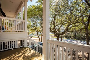 Property grounds - Alta Mira: Porches Galore Among Live Oaks, Only 1/4 Mile From Beach (Oak Island)